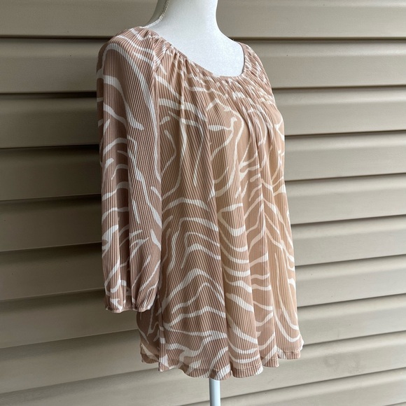 •W5• Tan/Cream Zebra Pattern On/Off Shoulder Blouse - Size XL - Picture 5 of 8